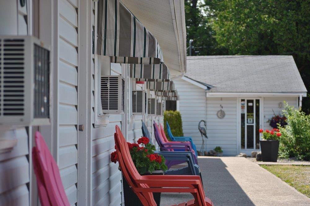 Cedar Vista Motel 4